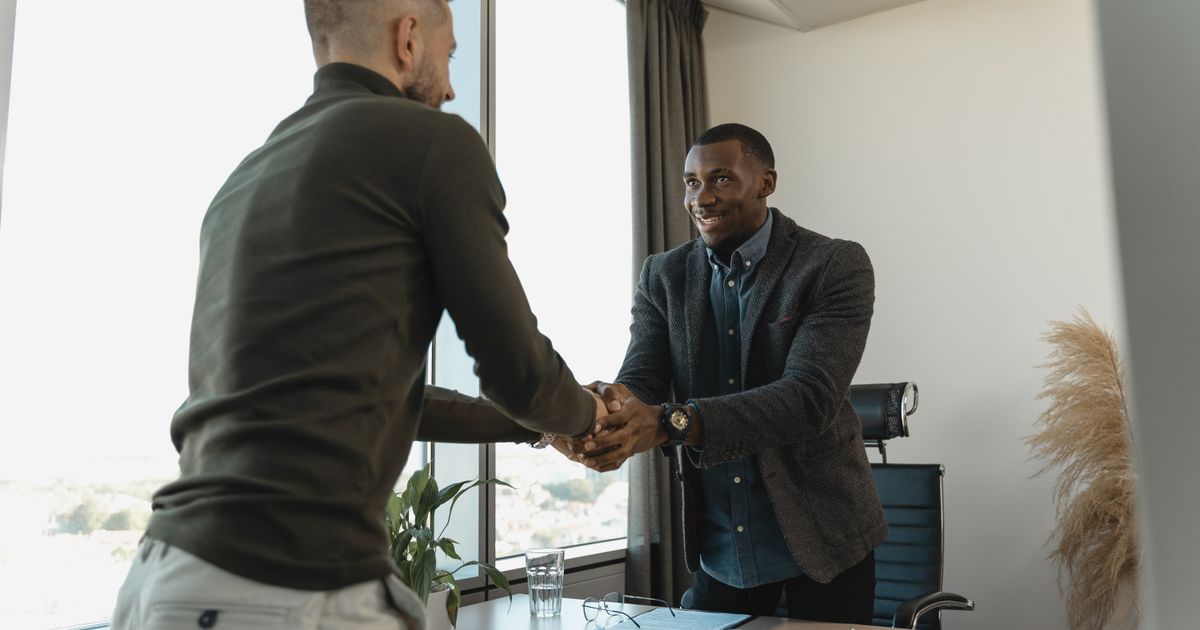 A/B testing LinkedIn outreach with Leadsforlinked campaigns and analytics