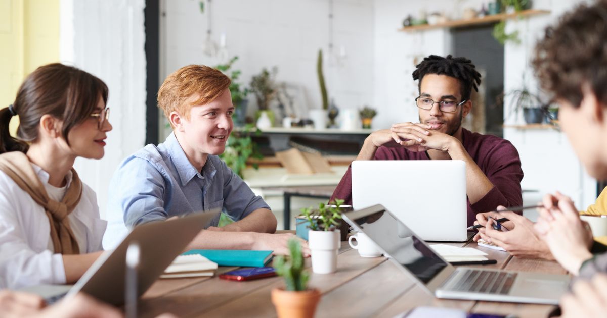 An AI sales agent sourcing and replying to LinkedIn leads