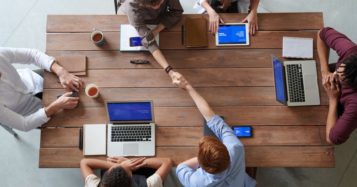 Comparing LinkedIn prospecting tools side by side