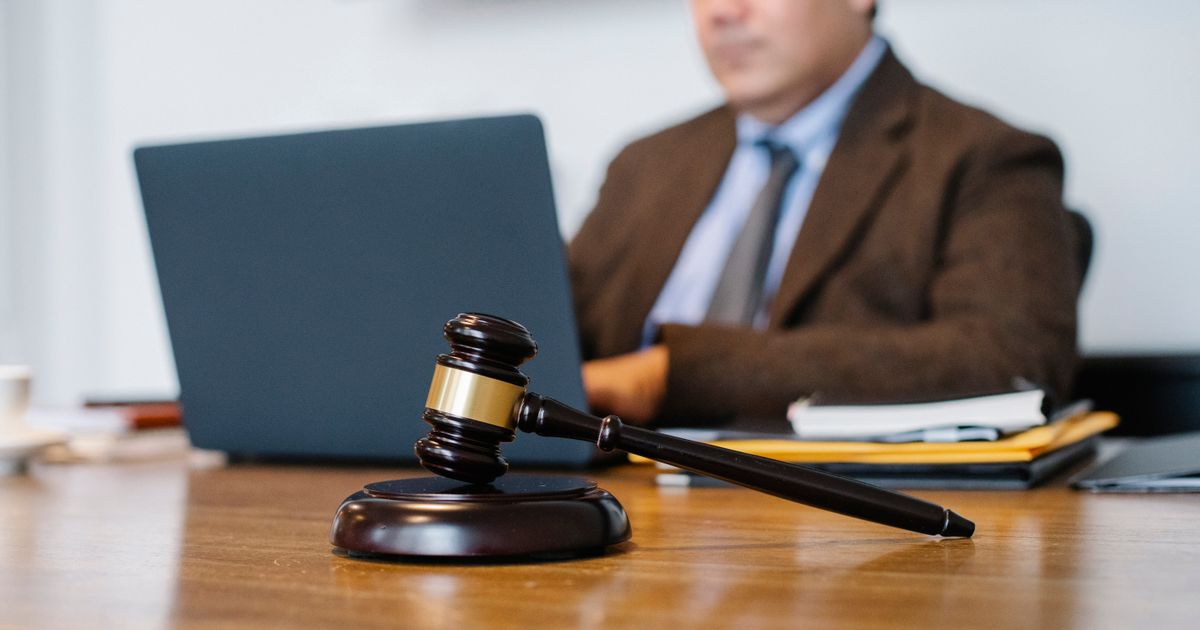 Une réunion professionnelle entre un cabinet et un client